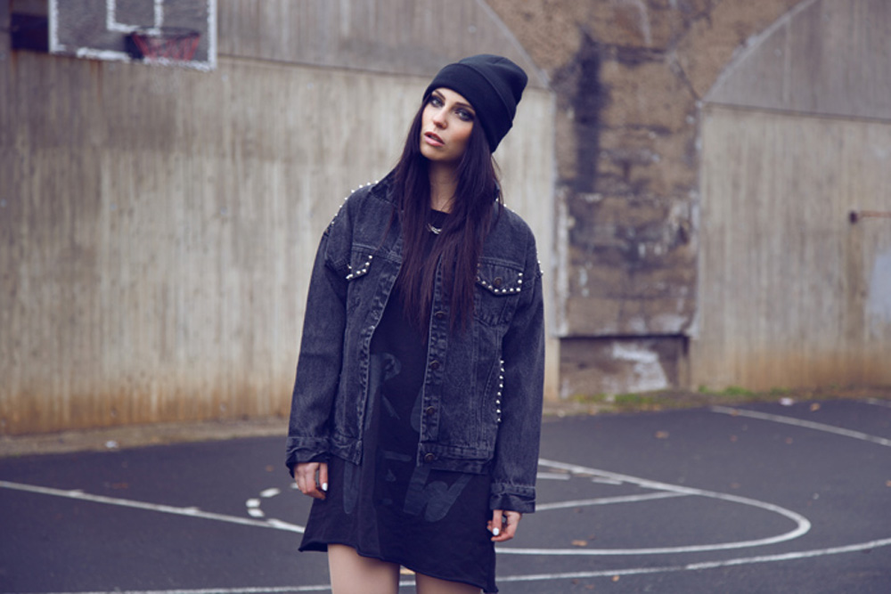 dome darko masha sedgwick leeres basketballfeld shooting detroit köln ehrenfeld overknees 5preview studded jeans jacket