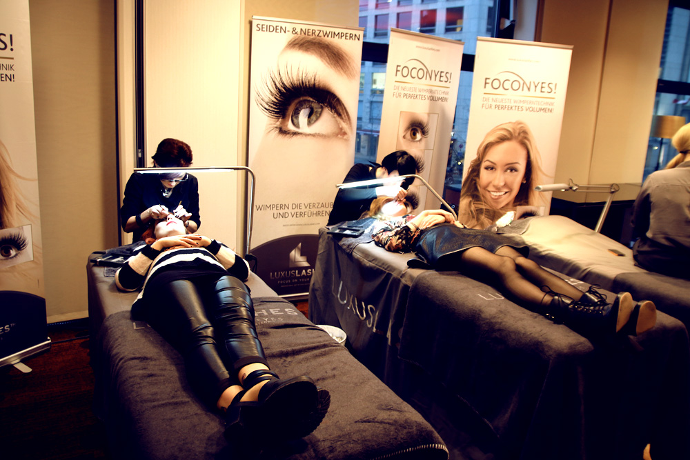 fake lashes eyelashes extensions Luxus Berlin costs experience before after