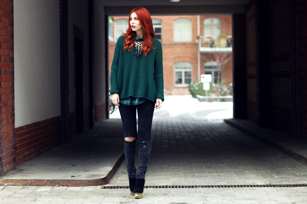 Masha Sedgwick rote Haare grün Style Outfit Mode Bloggerin Karo muster winter street anziehen