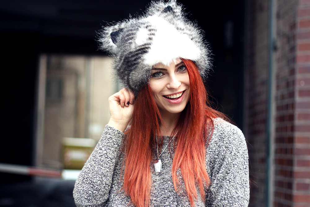 tiermütze Masha Sedgwick Mütze Tier Waschbär River island Winter Berlin kalt Rock Primark Outfit Mode grau Look süß Stiefel