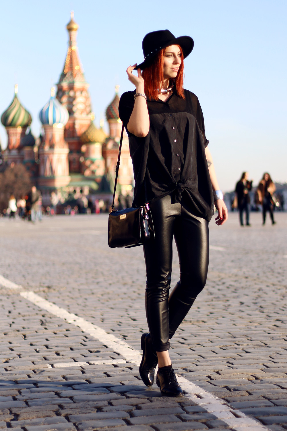 Moskau Russland Fashion week 2014 dandy schwarz 5preview dkny lederhose kunstleder 5preview seidenbluse schürschuhe budapester trend outfit mode blogger street style cool