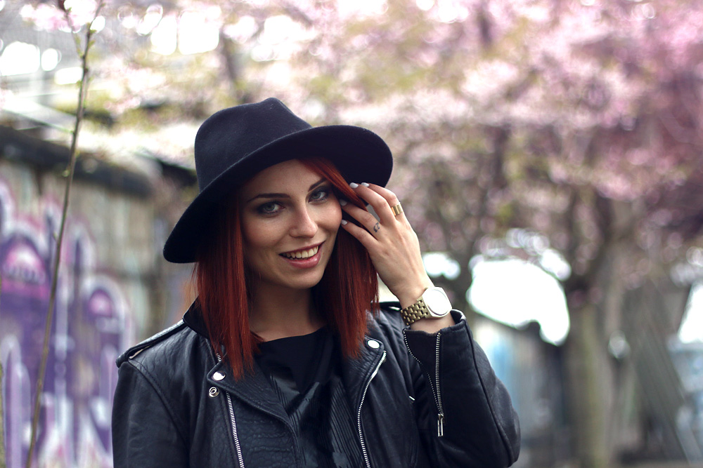 Masha sedgwick outfit style look mode trend schwarz frühling 2014 5preview kleid lederjacke vintage steve madden boots melting tights urb latex grunge modeblog