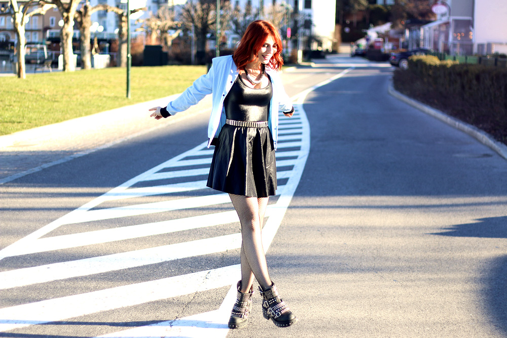 Masha Sedgwick outfit blogger fashion mode Manoush blackmilk skater kleid ausgestellt schwarz Nieten jeffrey campbell boots gothic grunge style hellblau bomberjacke asiatisch deutsch trend 2014