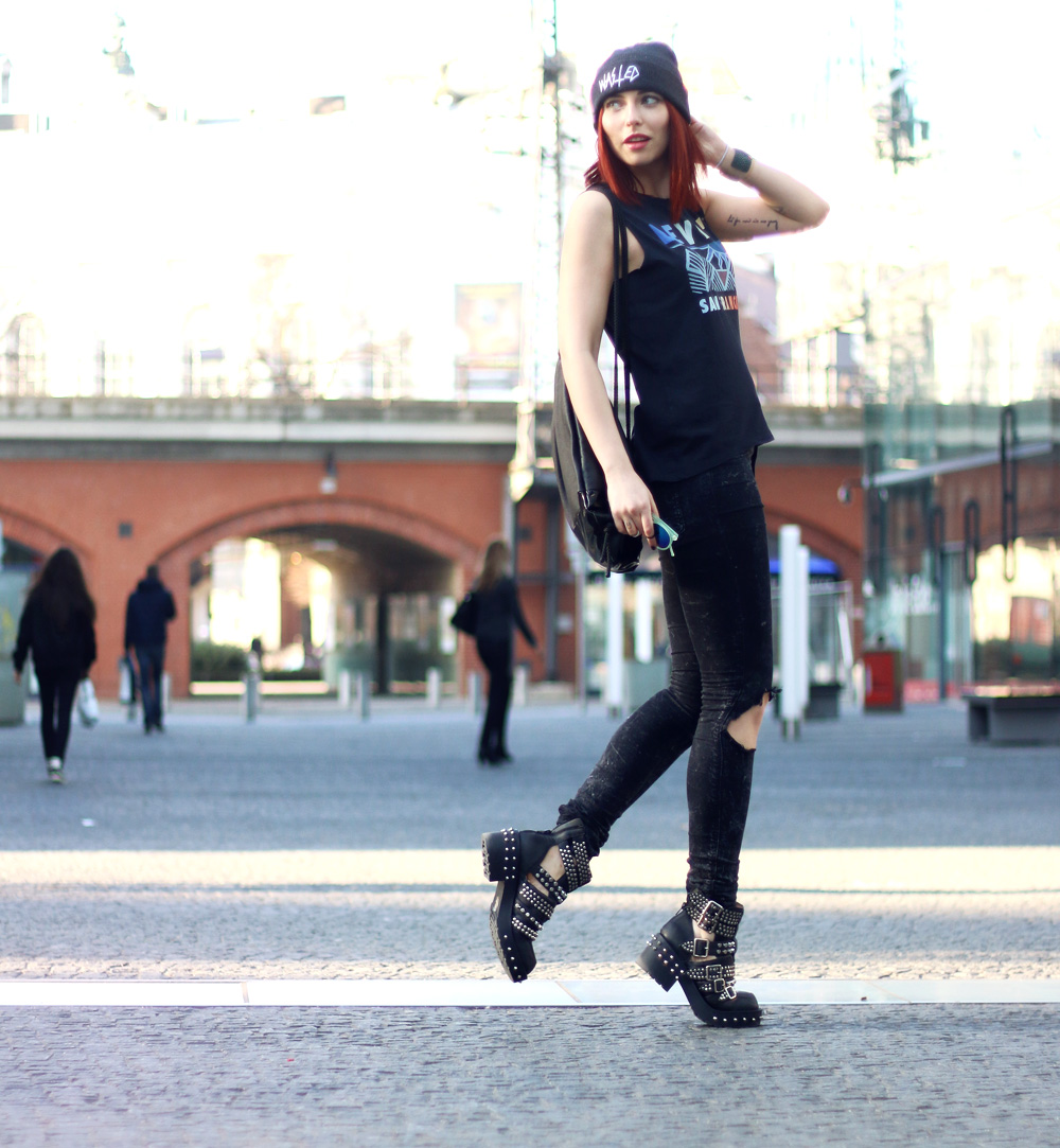 masha sedgwick spring levis festival rock alternative grunge jeffrey campbell studded boots cut out outfit blogger fashion urban cool jeans grey wasted 2014 summer trend