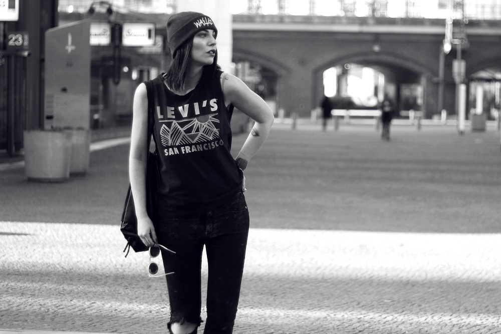 masha sedgwick spring levis festival rock alternative grunge jeffrey campbell studded boots cut out outfit blogger fashion urban cool jeans grey wasted 2014 summer trend