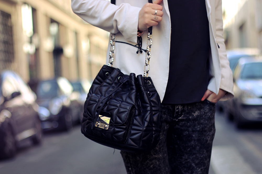 Masha Sedgwick Paris street style mode fashion blogger outfit 2014 eiffel shooting location comptoir des cotonniers karl lagerfeld net a porter bag grunge classy elegant white blazer rock glamourous business