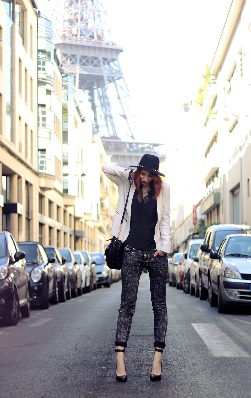 Masha Sedgwick Paris street style mode fashion blogger outfit 2014 eiffel shooting location comptoir des cotonniers karl lagerfeld net a porter bag grunge classy elegant white blazer rock glamourous business