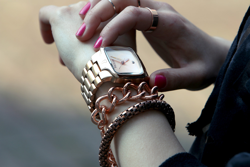 Masha Sedgwick grunge look style outfit fashion style blogger mode schwarz black urban edgy cool arm candy party