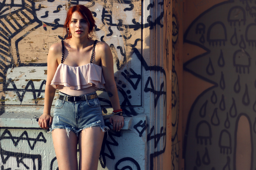 masha sedgwick sommer outfit heiss volant top bershka rosa kettenträger stradivarius trend outfit fashion blogger look 2014 summer streetstyle