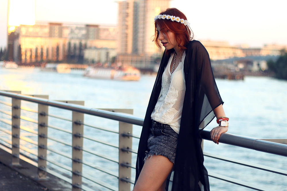 Masha Sedgwick hippie grunge festival outfit look 2014 summer boho fashion blogger streetstyle kimono mesh top white goth sommer mode eleven paris weekday