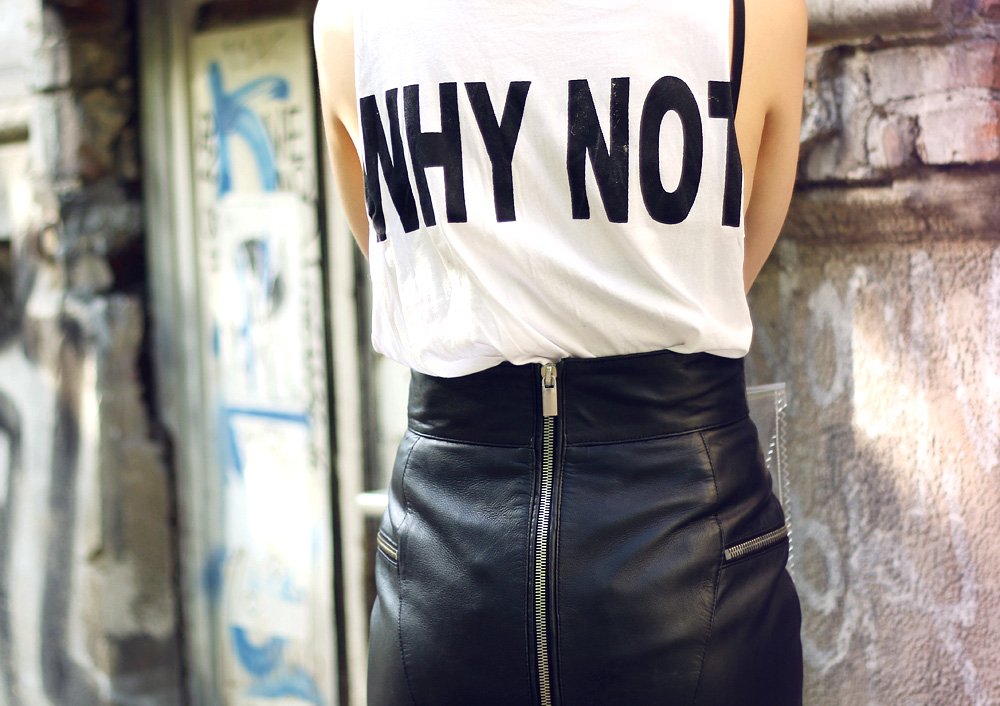 Masha Sedgwick Supertrash sexy outfit stilvoll stylish fashion lederrock reißverschluss zipper rock n roll midi leather skirt why not shirt studded berlin mode blogger 2014