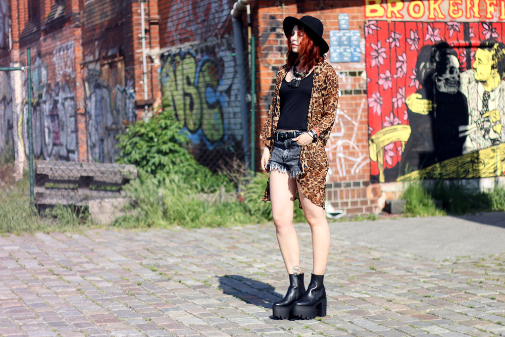 Masha Sedgwick cllct leo muster ways to wear pattern leo kimono fashion mode blogger festival outfit street style bekleidet likeariot zukkermädchen the3rdvoice
