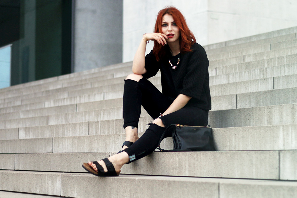 Masha Sedgwick black birkenstock monki distressed schwarz berlin outfit jeans neopren sweatshirt 2014