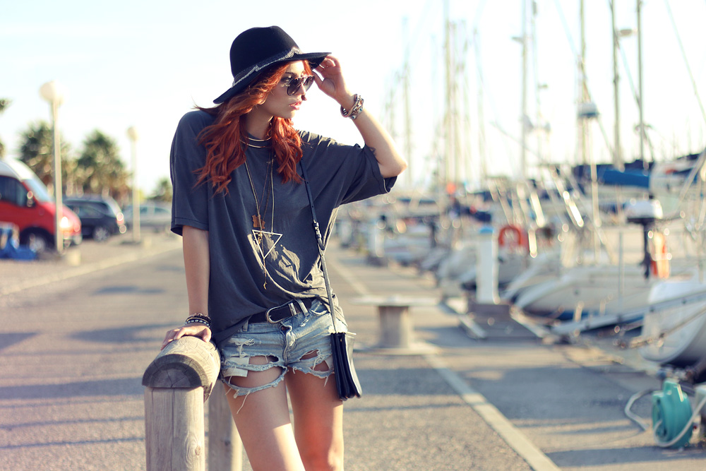 outfit effordless chic cool imaari berlin blogger minimalistic distressed style