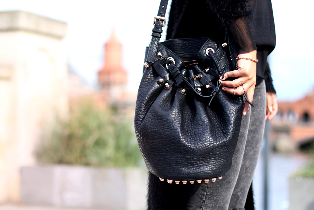 sunday outfit autumn berlin black cozy cheap monday jeggings vaganbond boots herbst street style