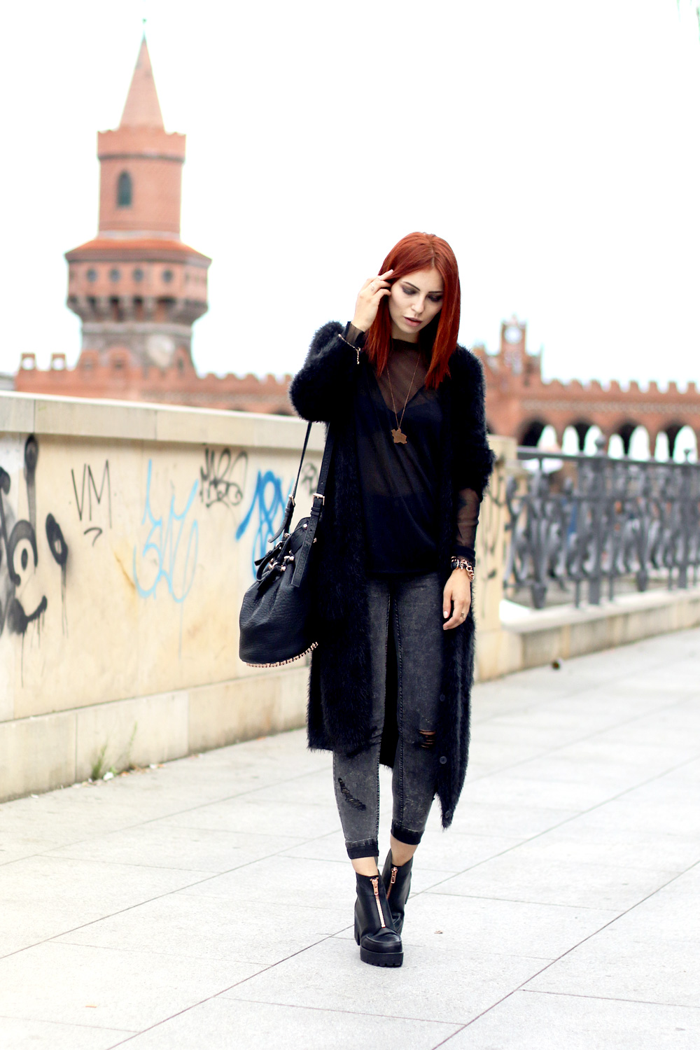 sunday outfit autumn berlin black cozy cheap monday jeggings vaganbond boots herbst street style