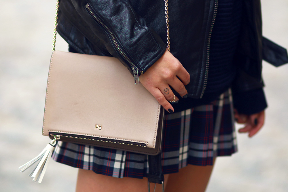 outfit checked skirt college berlin fashion blogger street style grunge school