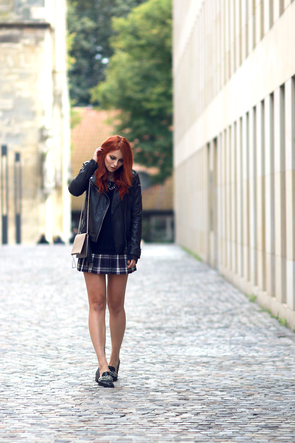 outfit checked skirt college berlin fashion blogger street style grunge school