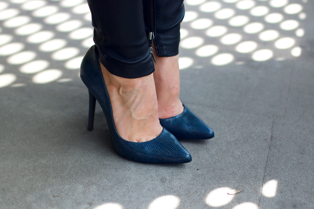 outfit dark blue black outfit combination navy blue chic style blogger