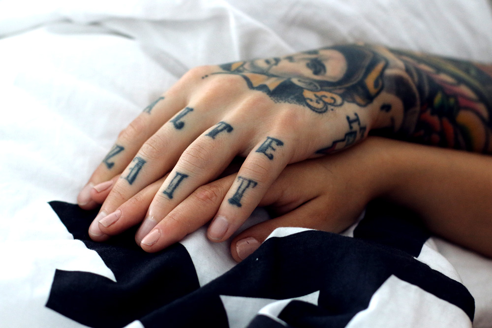tättowierte Hand tattoo couple love