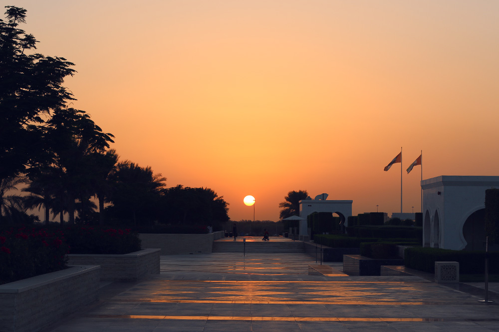 abu dhabi sonnenuntergang weisse moschee