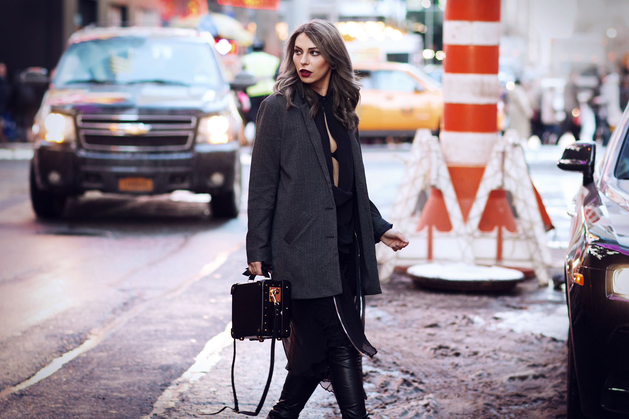 all black everything outfit street style new york fashion week nyfw15 layering alexander mc queen ss15 sophie hulme sexy elegant edgy chic