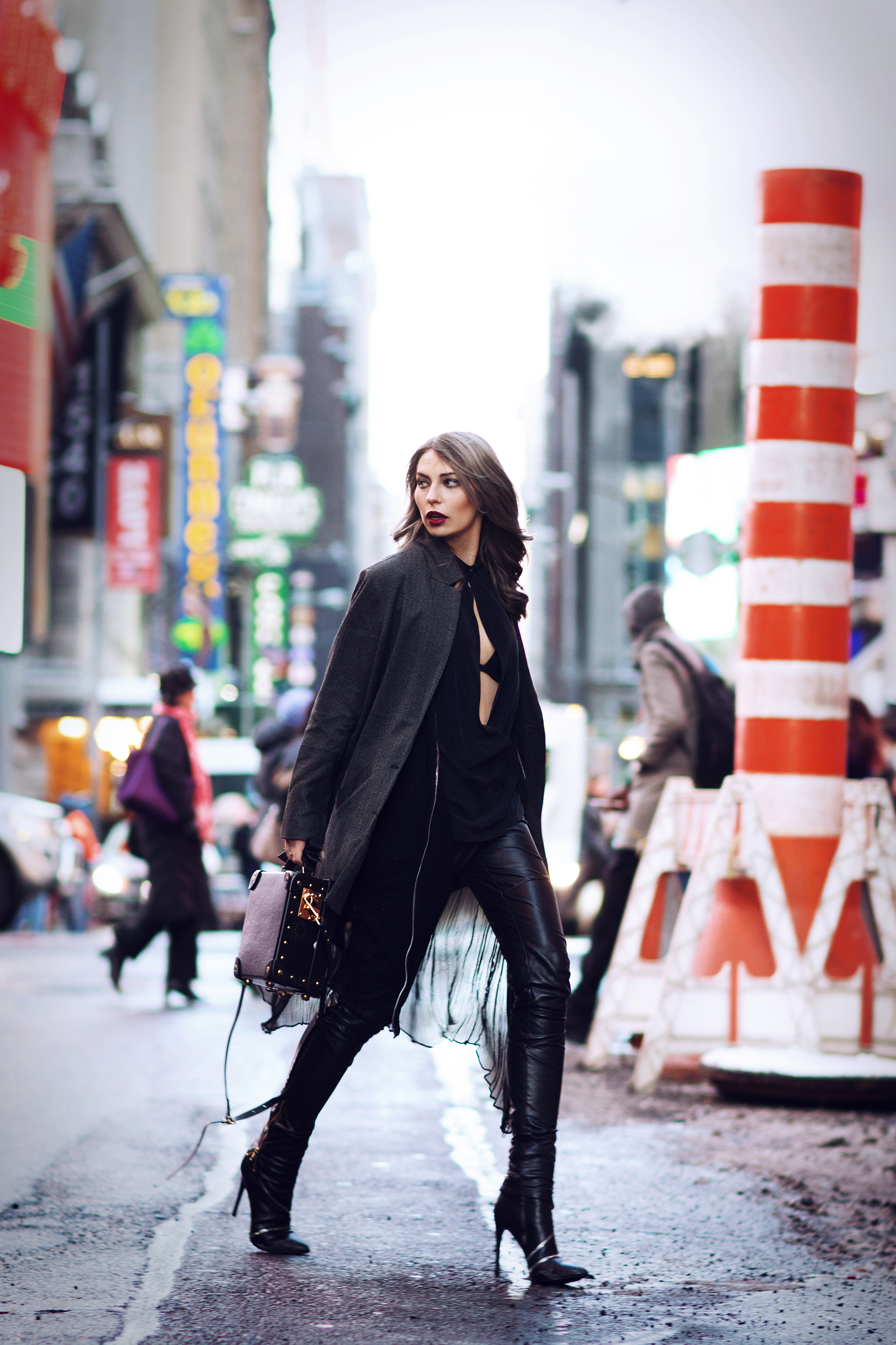 all black everything outfit street style new york fashion week nyfw15 layering alexander mc queen ss15 sophie hulme sexy elegant edgy chic