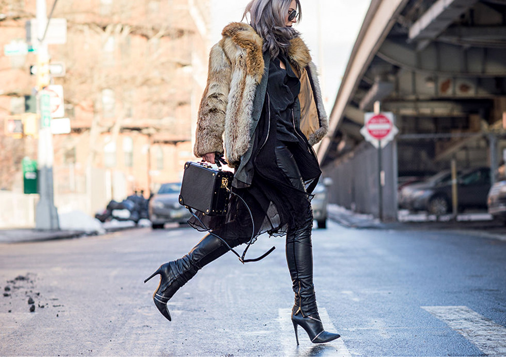 all black everything outfit street style new york fashion week nyfw15 layering alexander mc queen ss15 sophie hulme sexy elegant edgy chic elle vogue