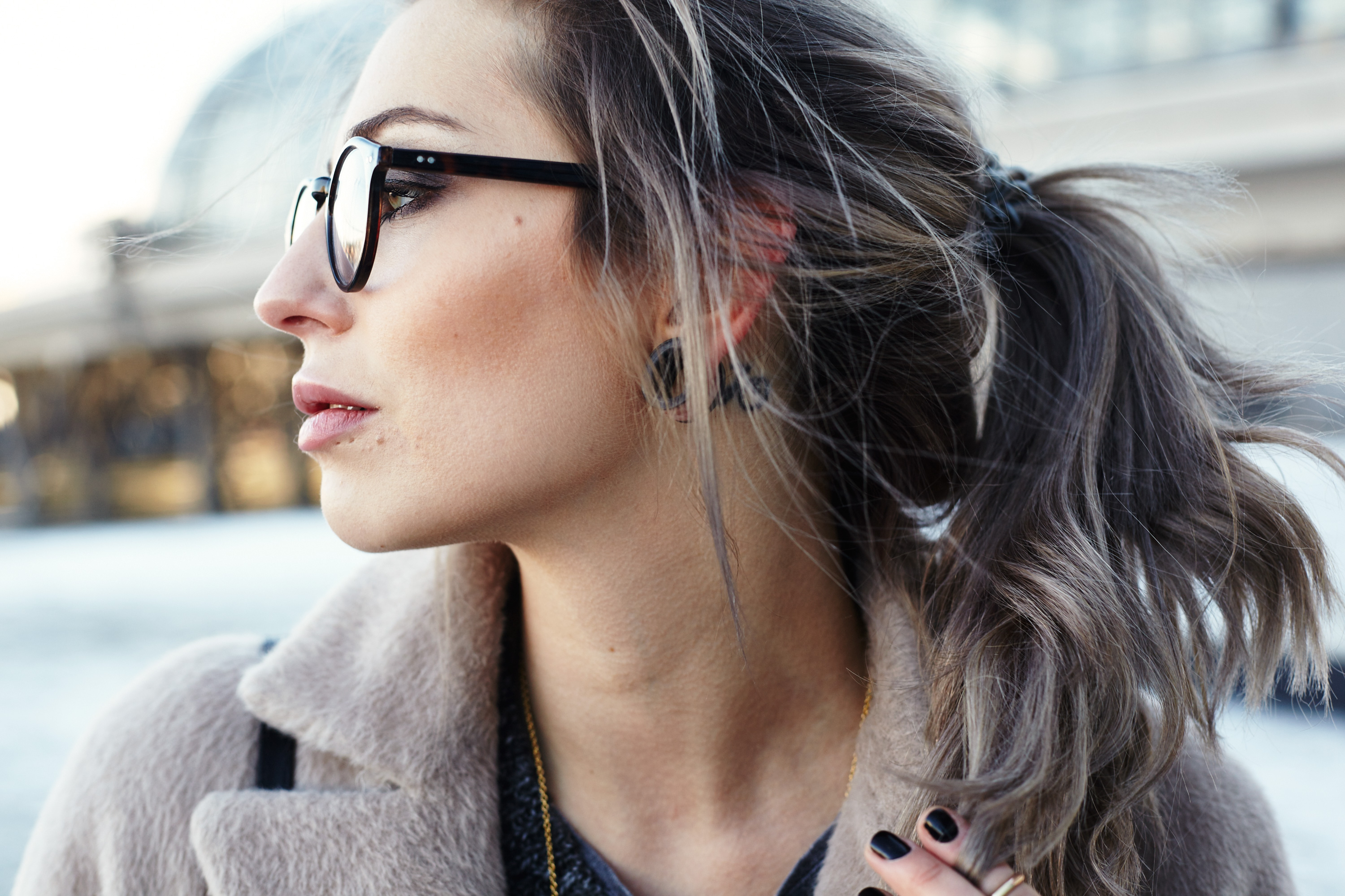 Masha sedgwick college outfit street style casual effortless chic comfy marella nixon blue denim essentiel antwerp strategia fashion blogger berlin hauptbahnhof clean edgy