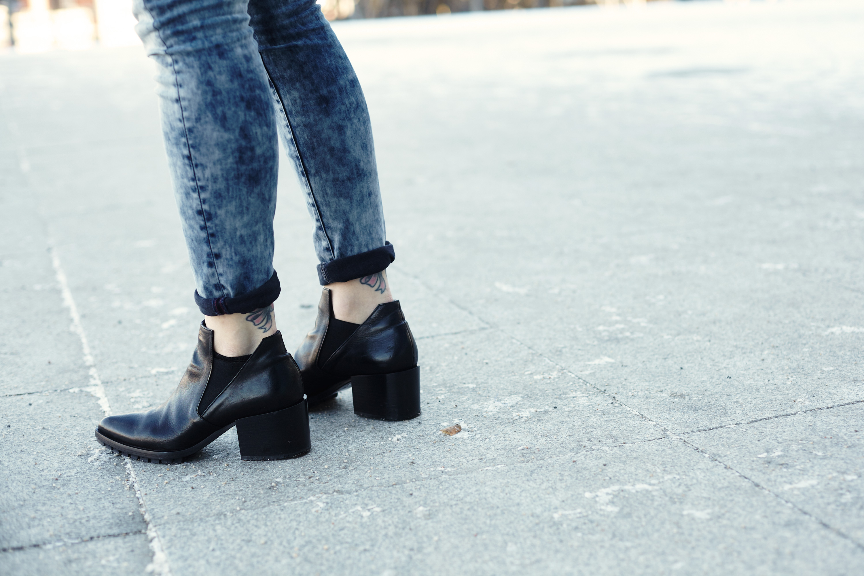 Masha sedgwick college outfit street style casual effortless chic comfy marella nixon blue denim essentiel antwerp strategia fashion blogger berlin hauptbahnhof clean edgy