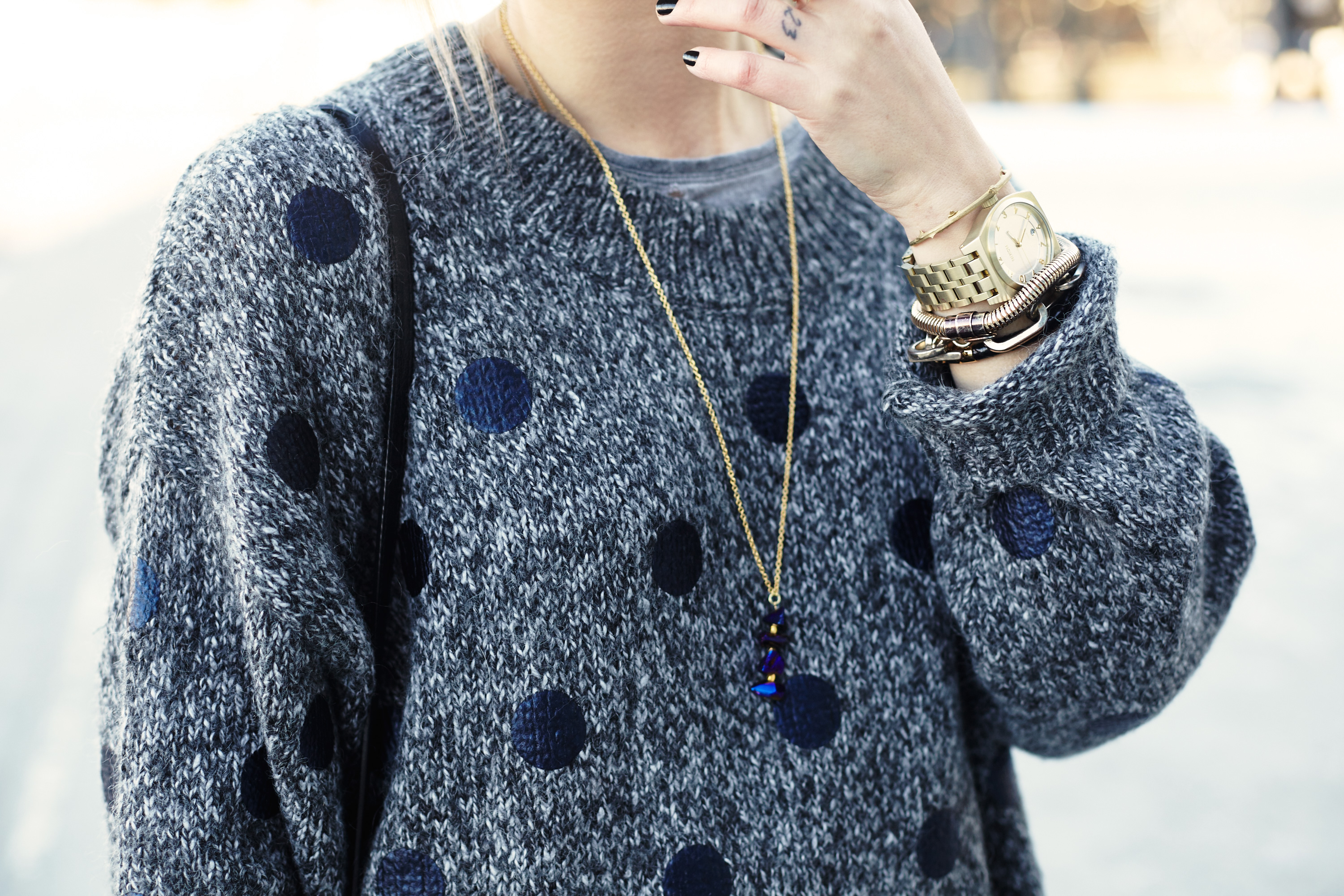 Masha sedgwick college outfit street style casual effortless chic comfy marella nixon blue denim essentiel antwerp strategia fashion blogger berlin hauptbahnhof clean edgy