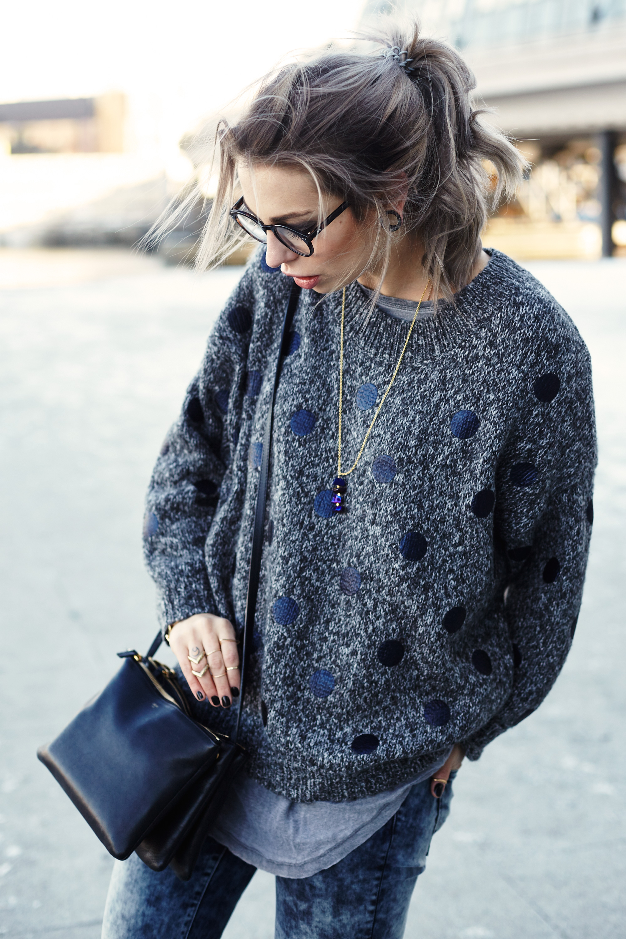 Masha sedgwick college outfit street style casual effortless chic comfy marella nixon blue denim essentiel antwerp strategia fashion blogger berlin hauptbahnhof clean edgy