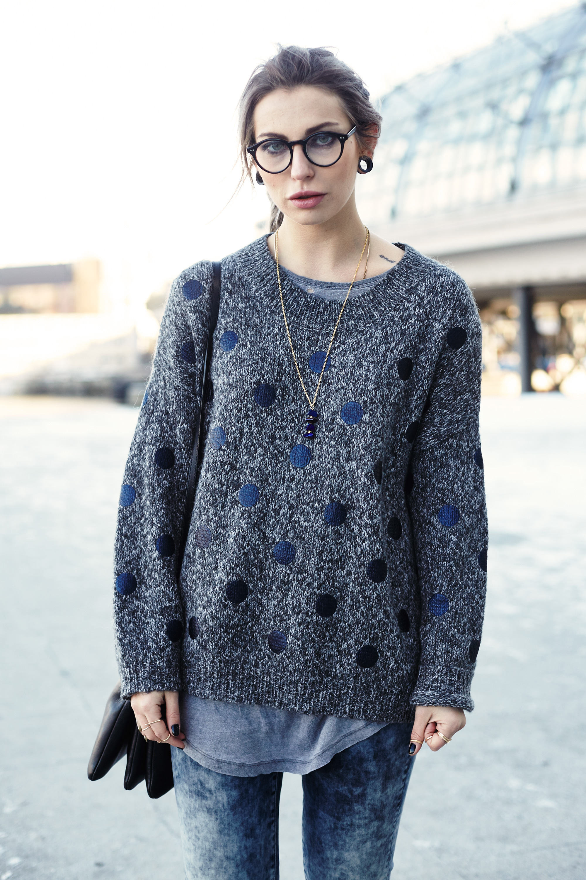 Masha sedgwick college outfit street style casual effortless chic comfy marella nixon blue denim essentiel antwerp strategia fashion blogger berlin hauptbahnhof clean edgy
