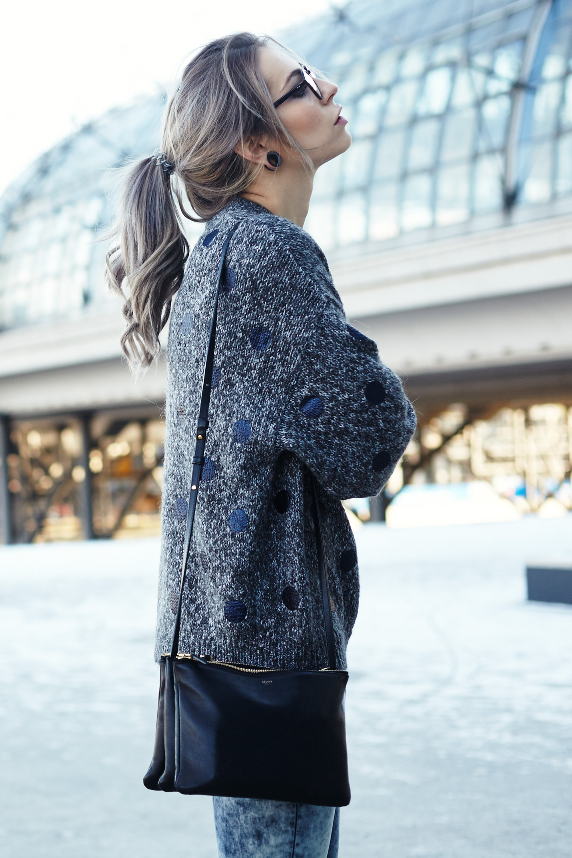 Masha sedgwick college outfit street style casual effortless chic comfy marella nixon blue denim essentiel antwerp strategia fashion blogger berlin hauptbahnhof clean edgy