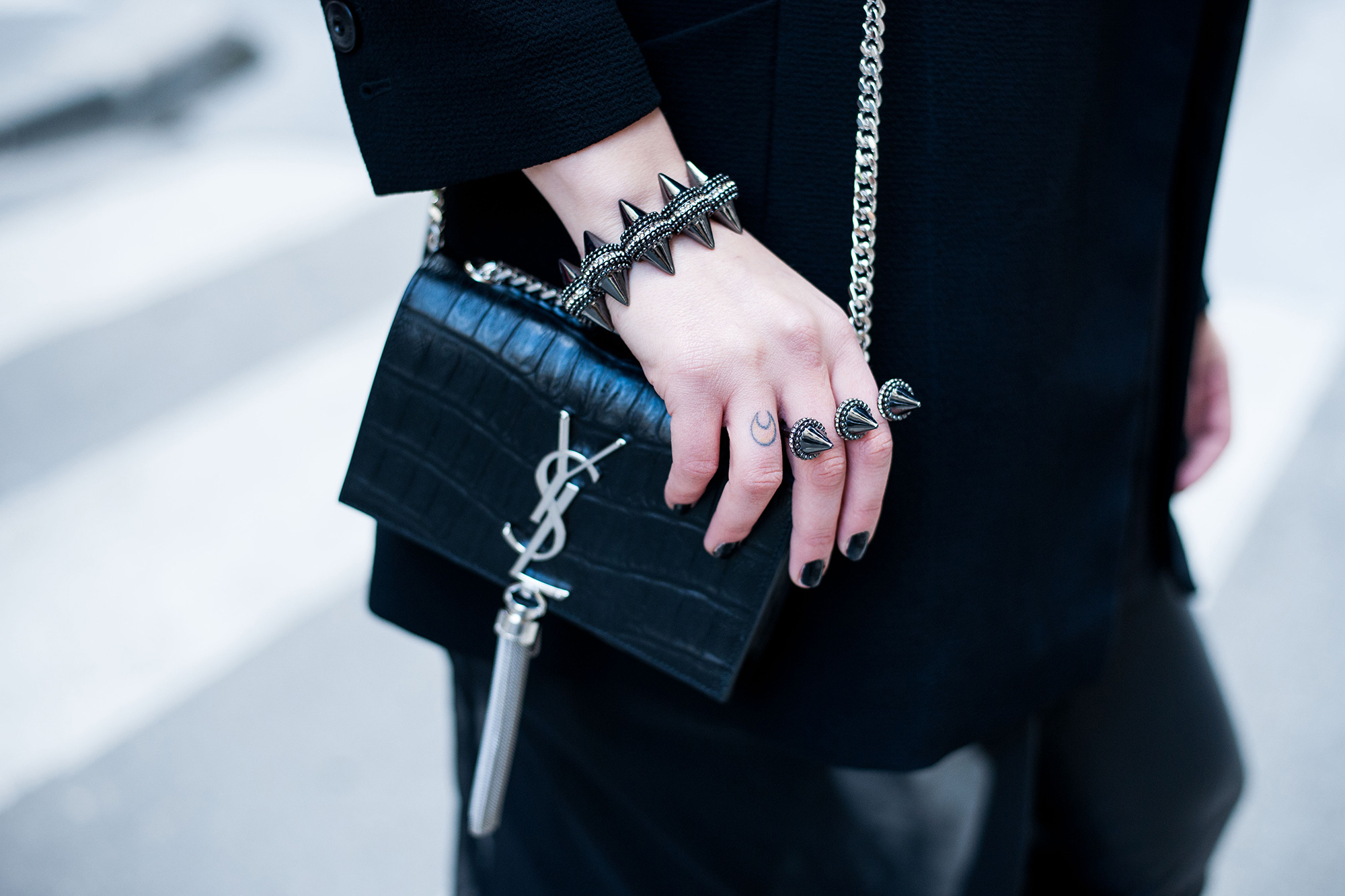 70s-leather-flared-pants-streetstyle-paris-3