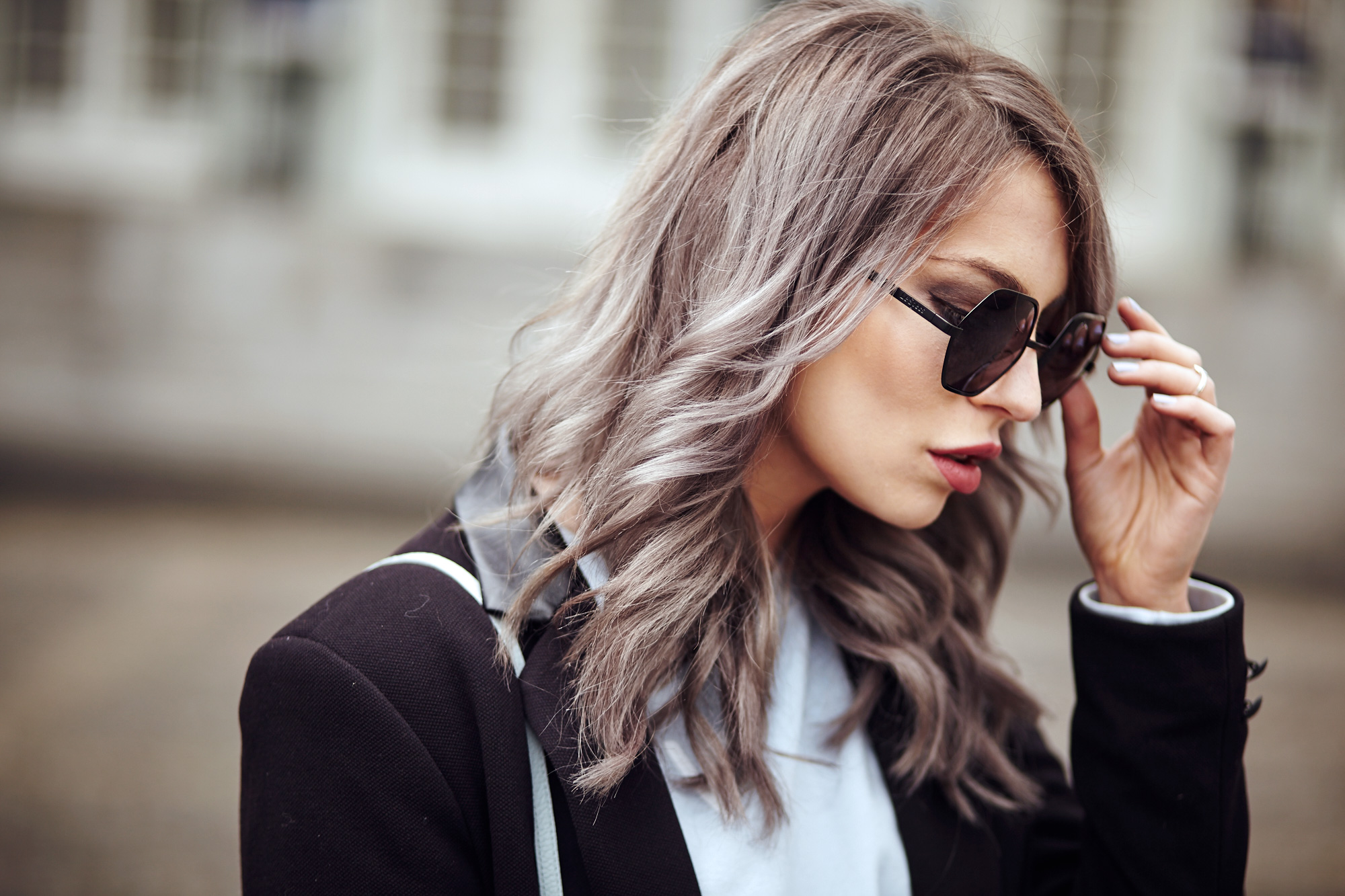 hellblau-schwarz-spring-outfit-1