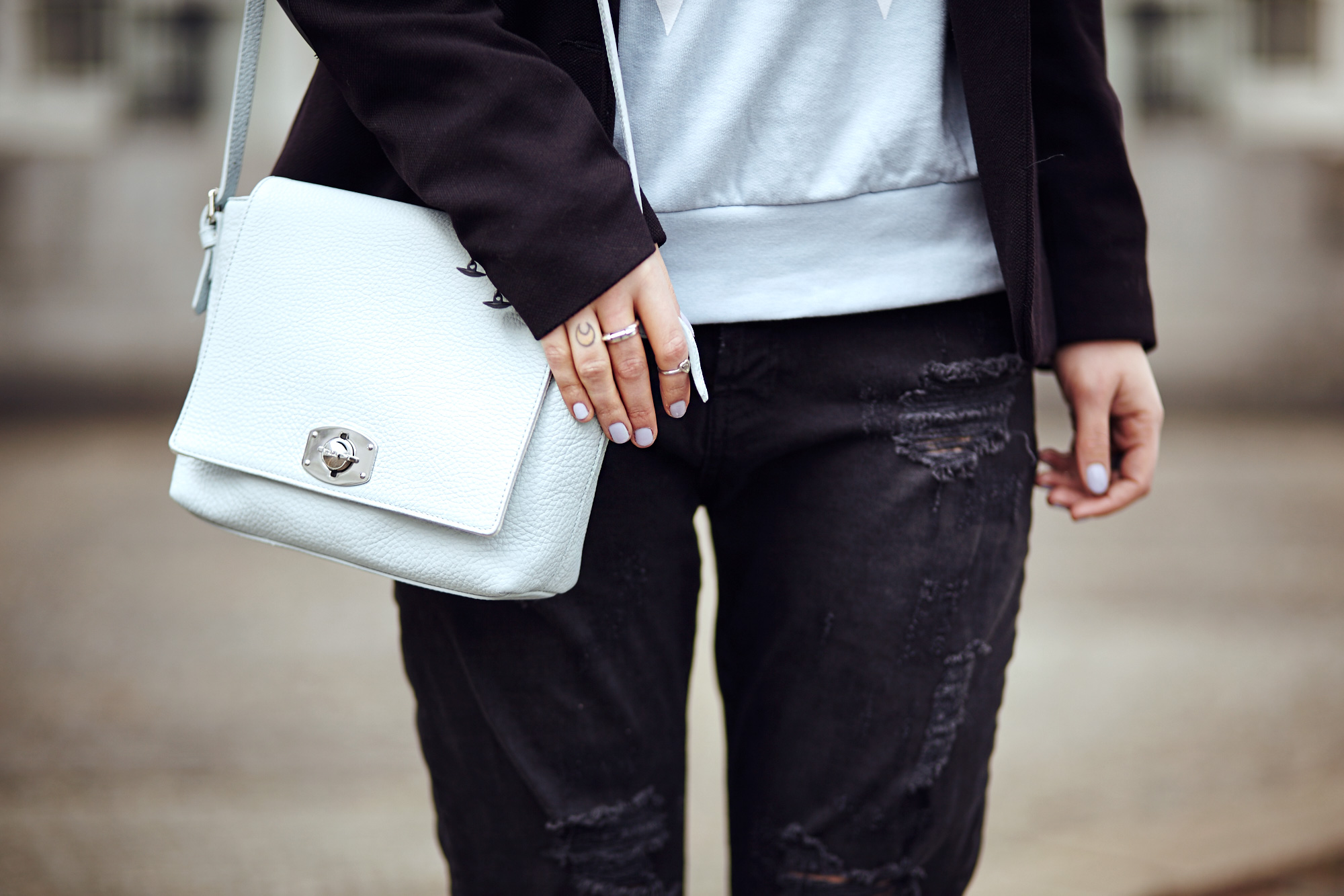 hellblau-schwarz-spring-outfit-2