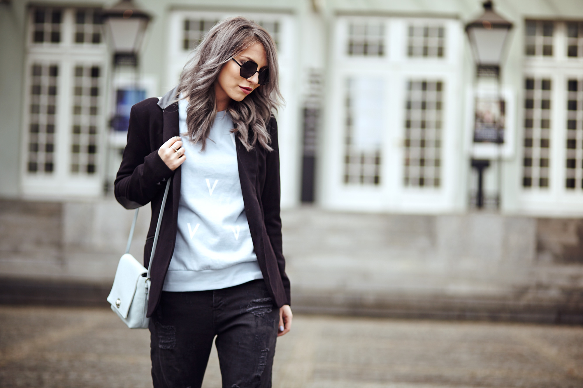 hellblau-schwarz-spring-outfit-3