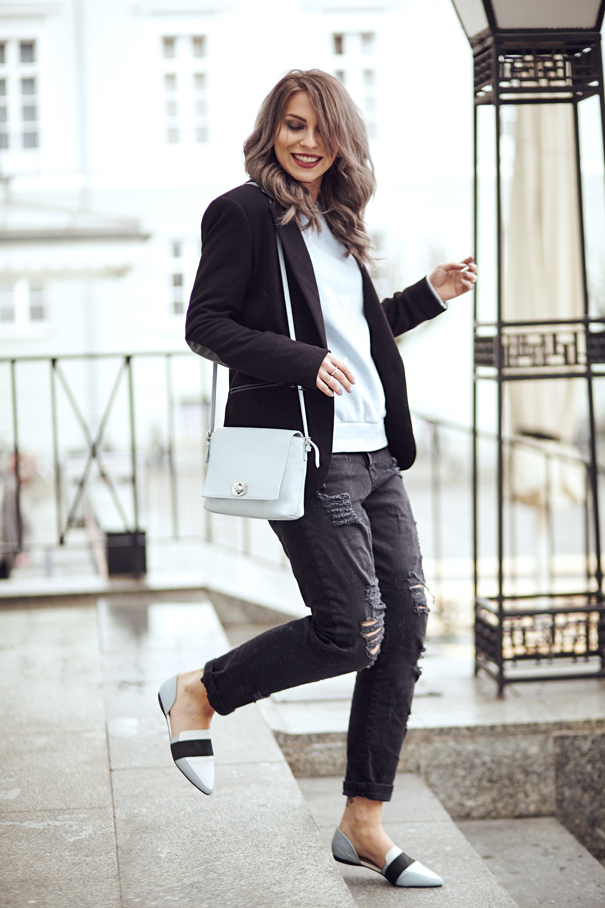 hellblau-schwarz-spring-outfit-6