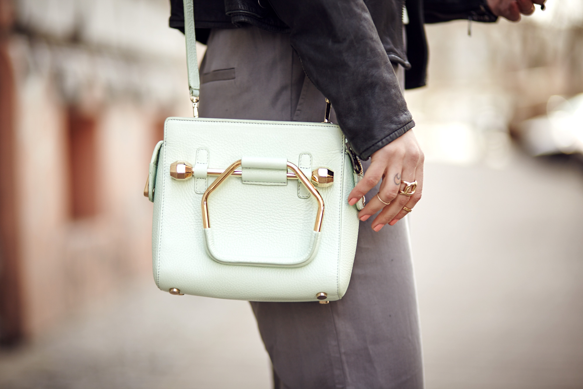 mint-viktor-rolf-grau-berlin-street-style-4