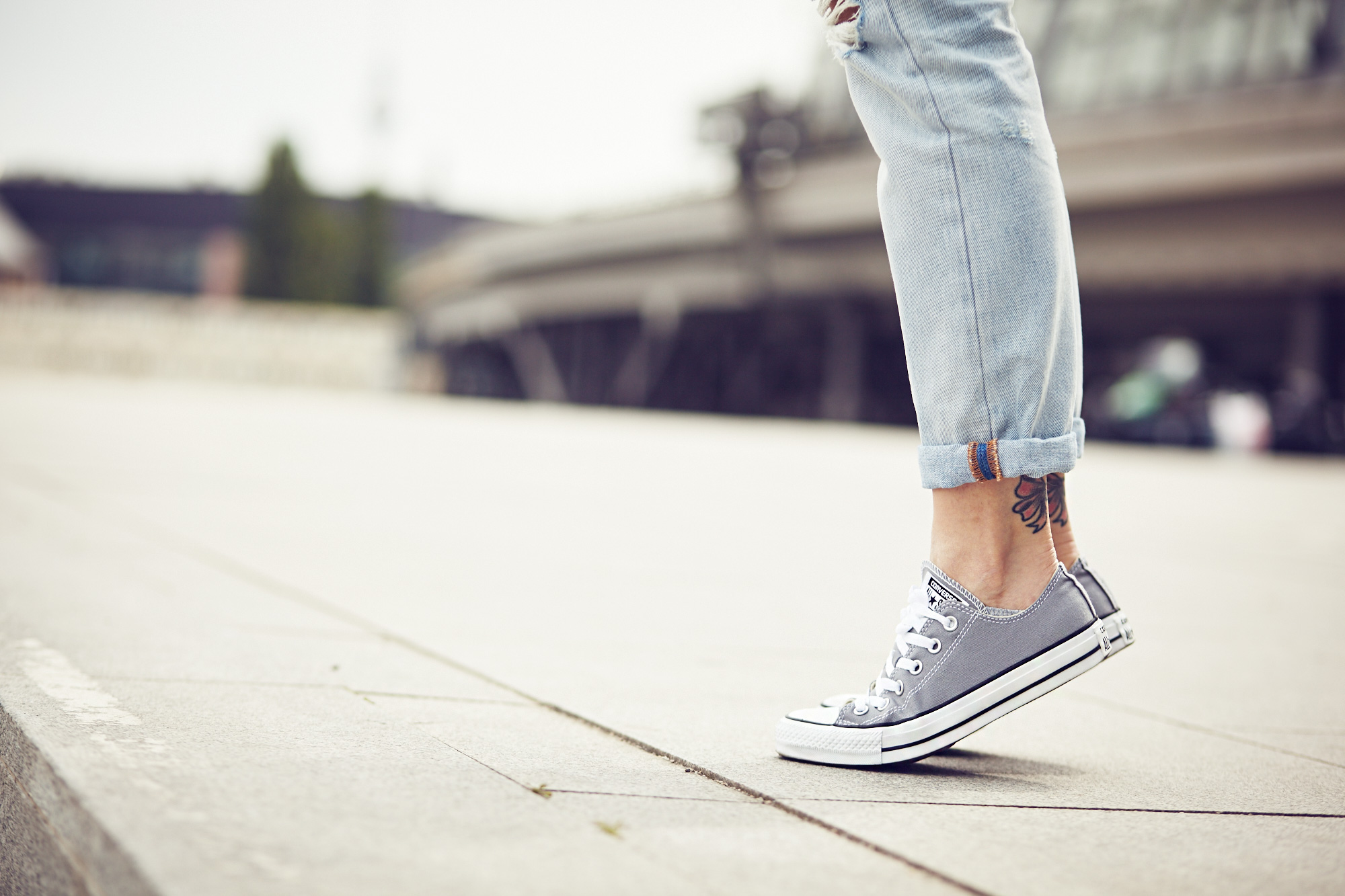 casual-levis-converse-outfit-11