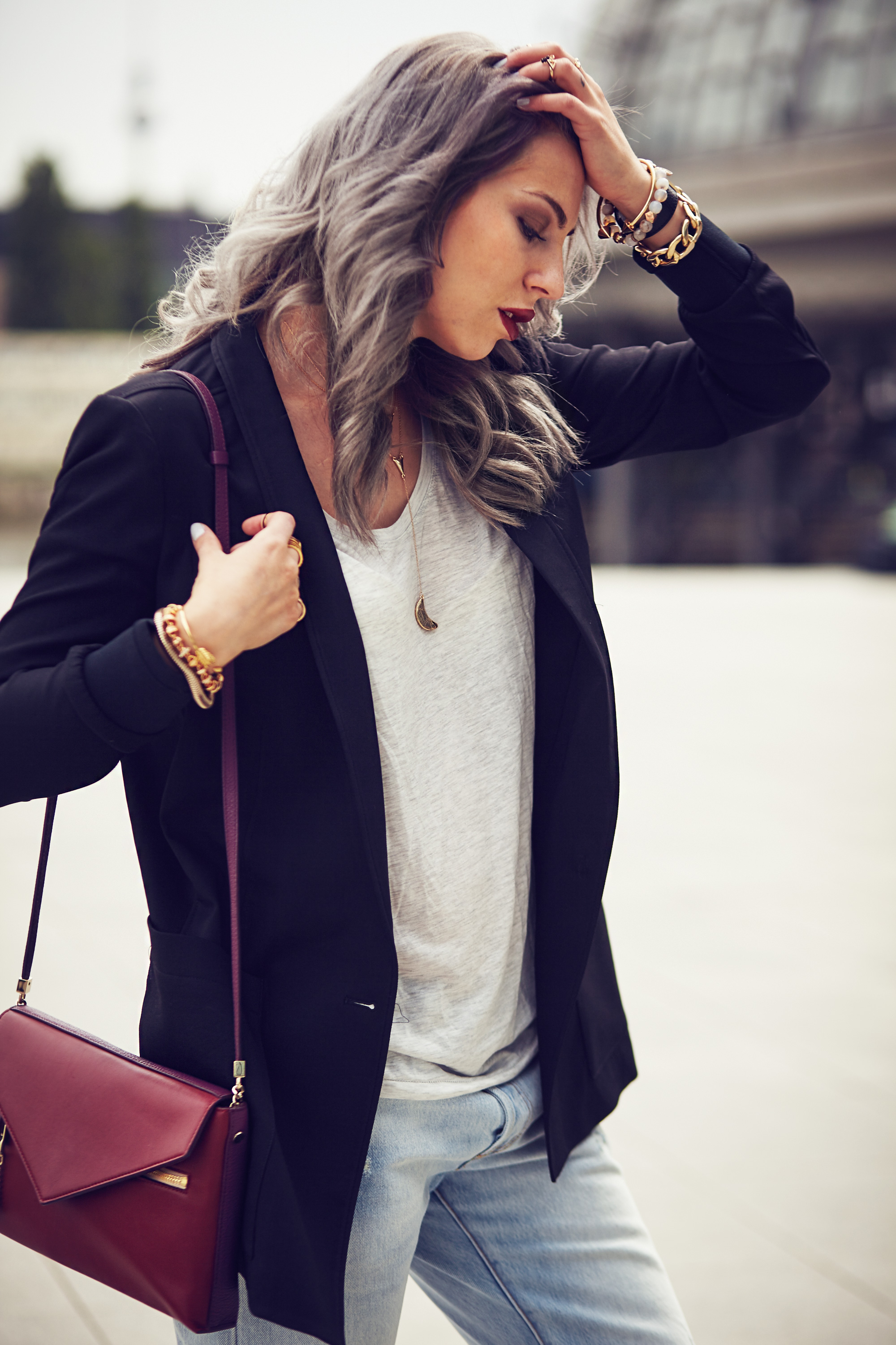 casual-levis-converse-outfit-2