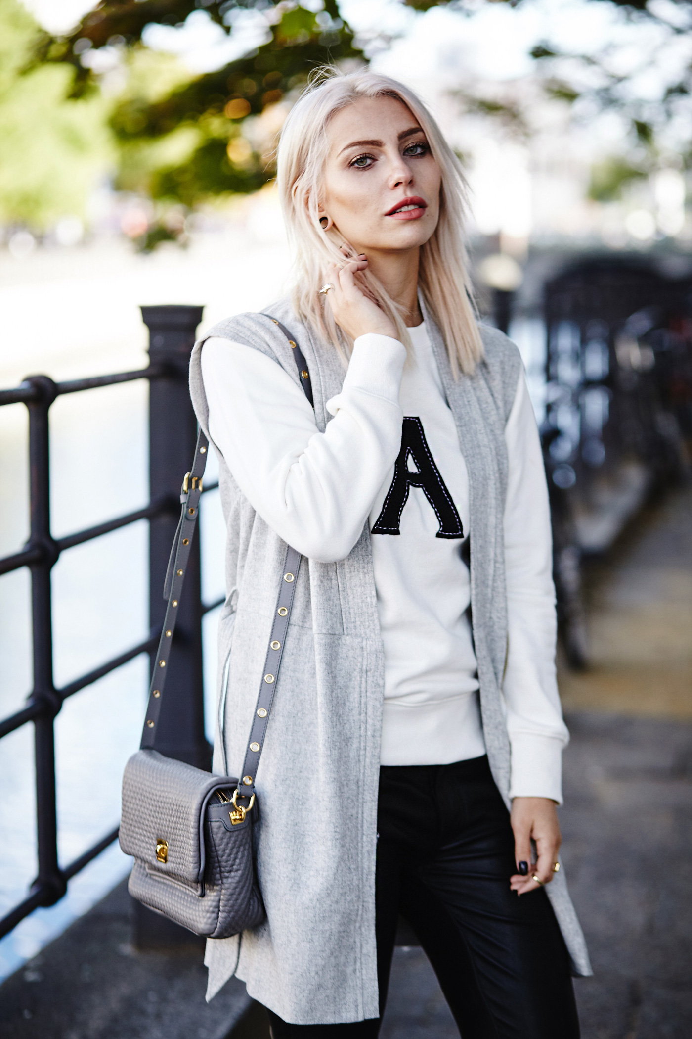 Casual College Outfit | Masha Sedgwick is wearing a sweater from Alexa Chung for AG, black leather pants, grey Sonia Rykiel bag and grey Kala vest | Berlin street style