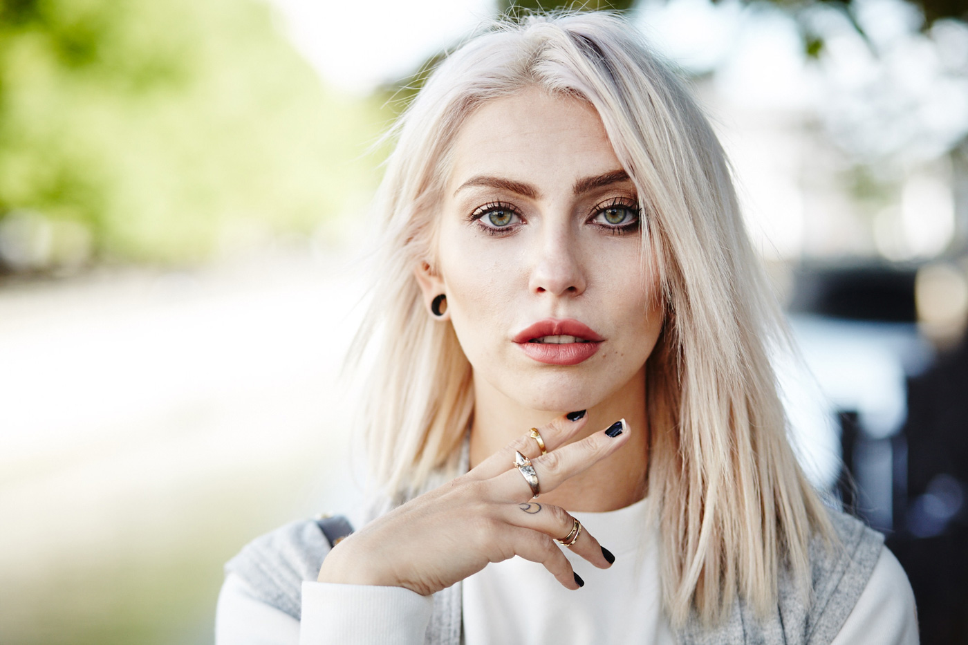Casual College Outfit | Masha Sedgwick is wearing a sweater from Alexa Chung for AG, black leather pants, grey Sonia Rykiel bag and grey Kala vest | Berlin street style