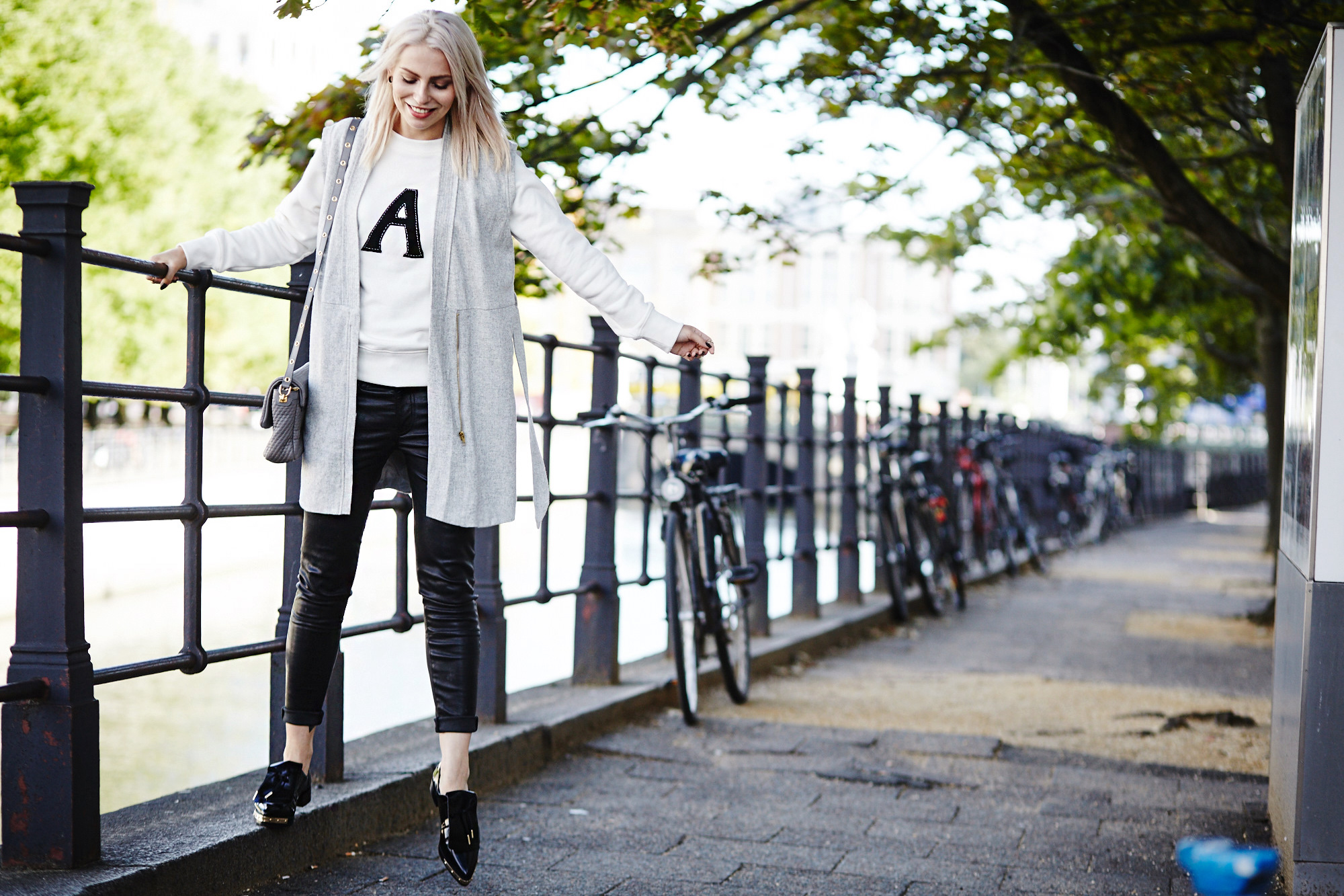 Casual College Outfit | Masha Sedgwick is wearing a sweater from Alexa Chung for AG, black leather pants, grey Sonia Rykiel bag and grey Kala vest | Berlin street style