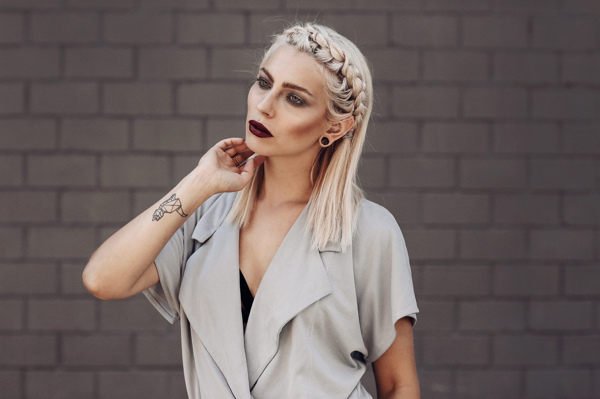Masha Sedgwick | Portrait | platin blonde hair styles: sleek, braided, bun