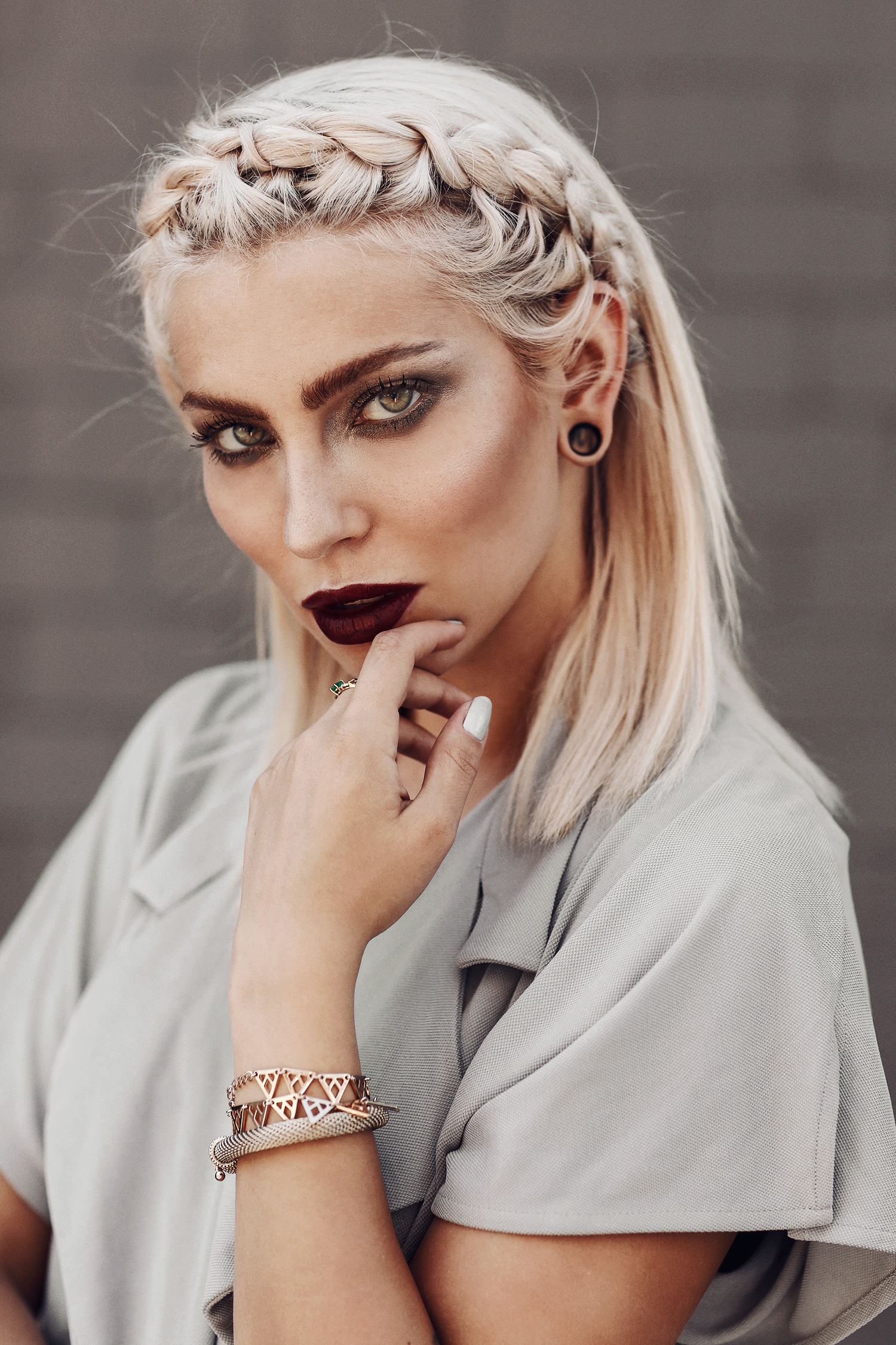 Masha Sedgwick | Portrait | platin blonde hair styles: sleek, braided, bun