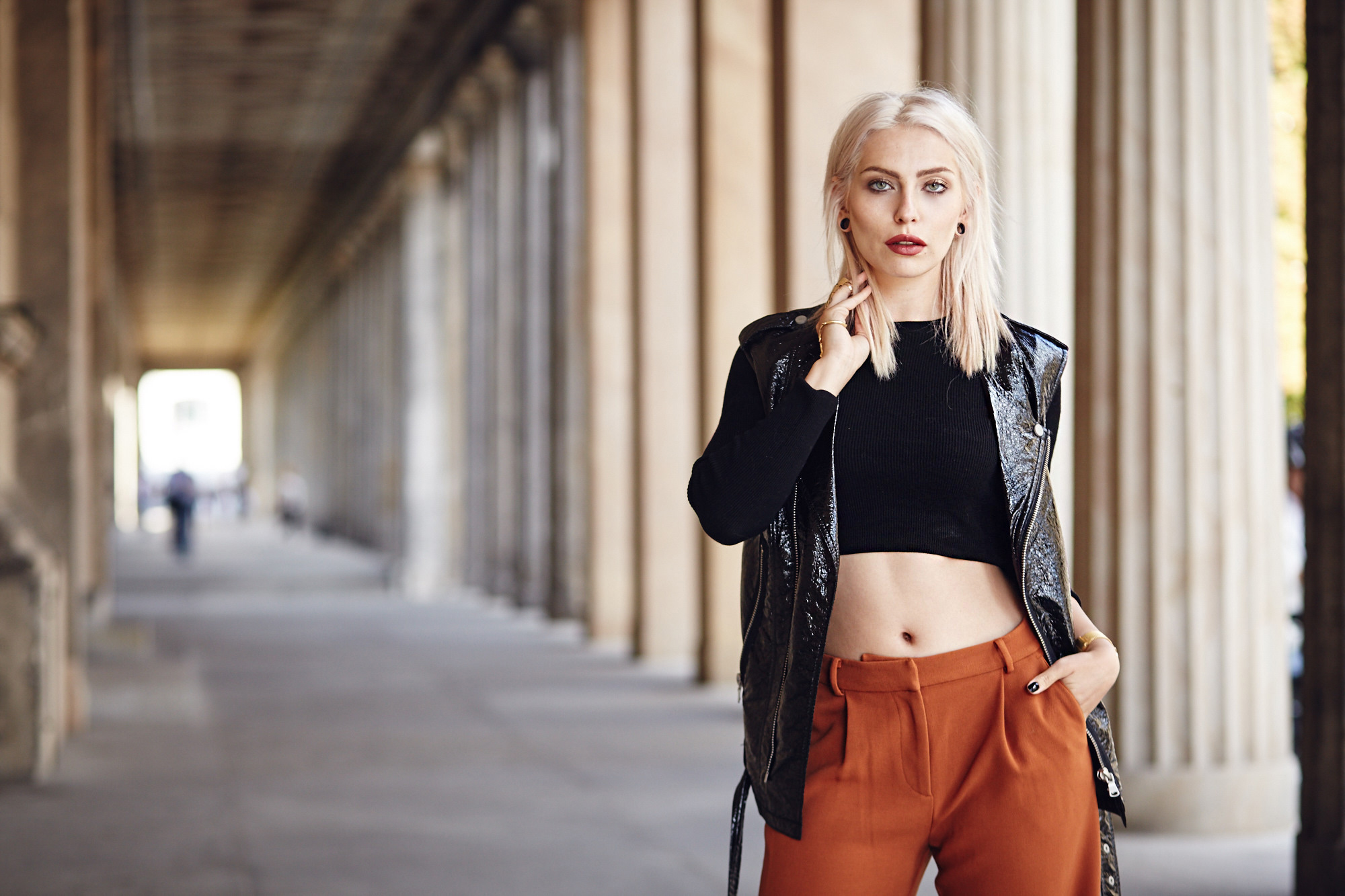 Street style from Berlin | Masha Sedgwick is wearing a brown culotte, a black vest and a cropped shirt