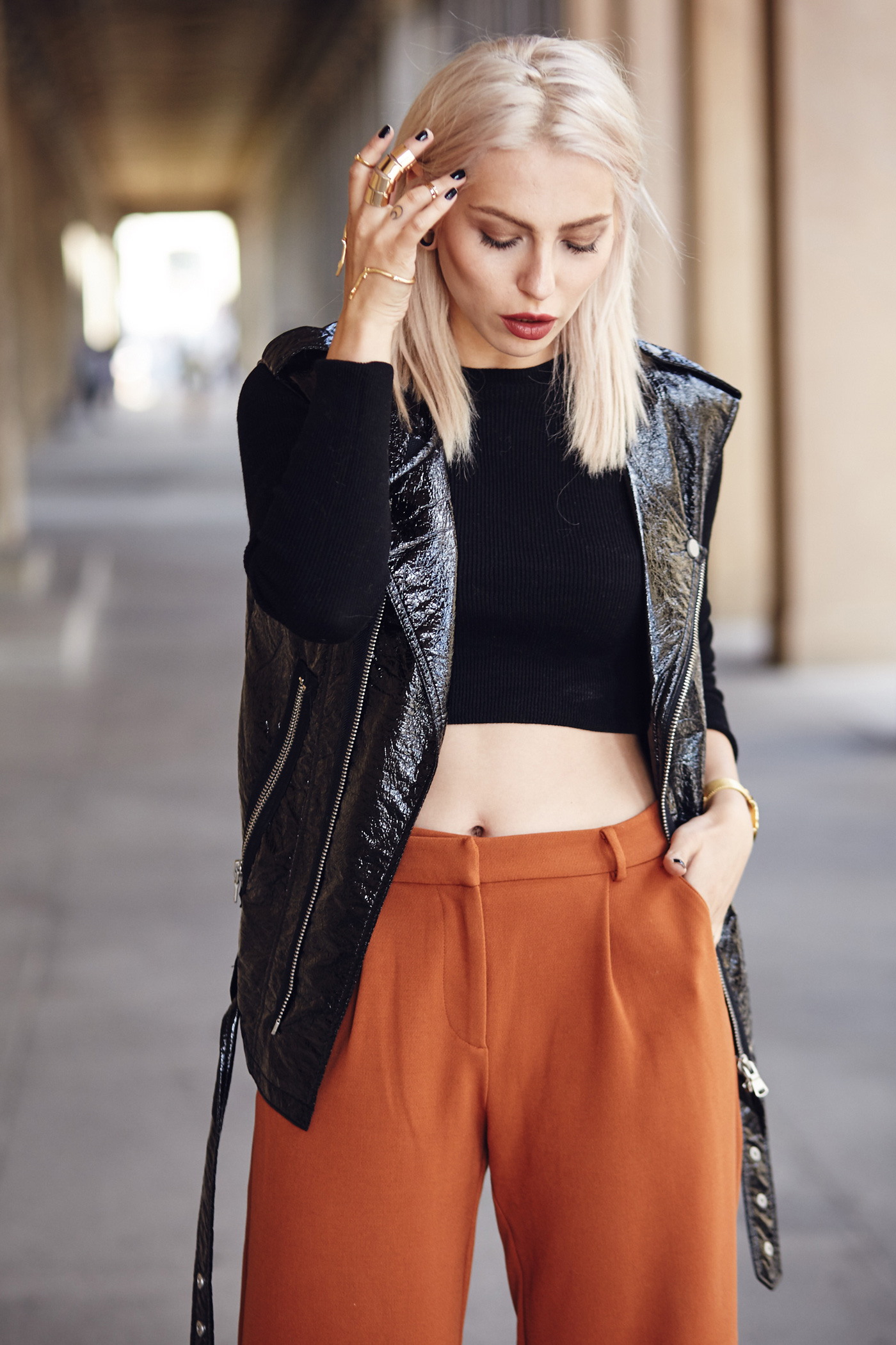 Street style from Berlin | Masha Sedgwick is wearing a brown culotte, a black vest and a cropped shirt