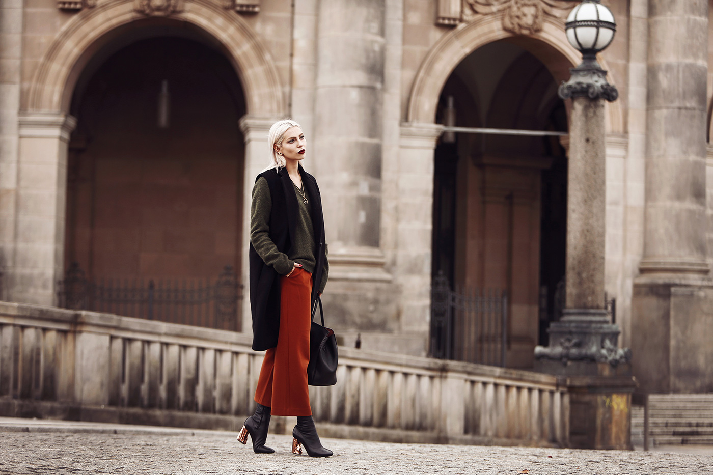 Outfit: Autumn Colors via Masha Sedgwick | featuring Acne Odessa boots, wool vest (Dimitri), Bally shopper, brown culottes | fashion blogger from Berlin, Germany